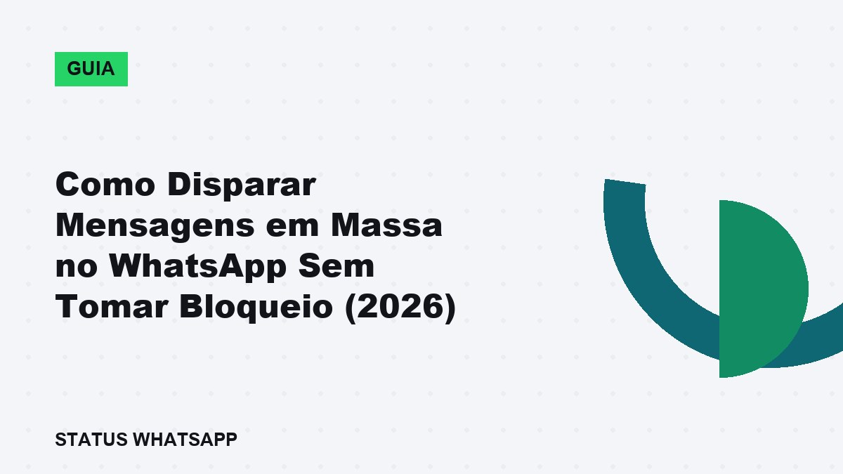 Profissional de marketing brasileiro configurando campanha de disparo em massa no WhatsApp Business API em notebook